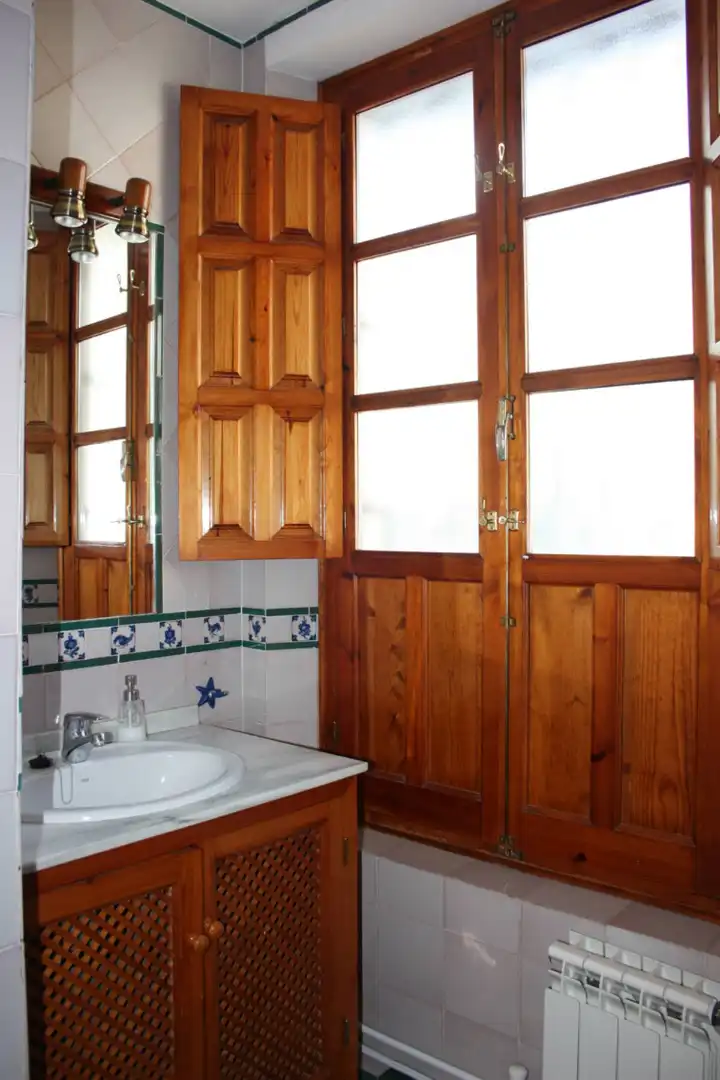 Bathroom of Attic for rent in Granada  with Heating and Furnished