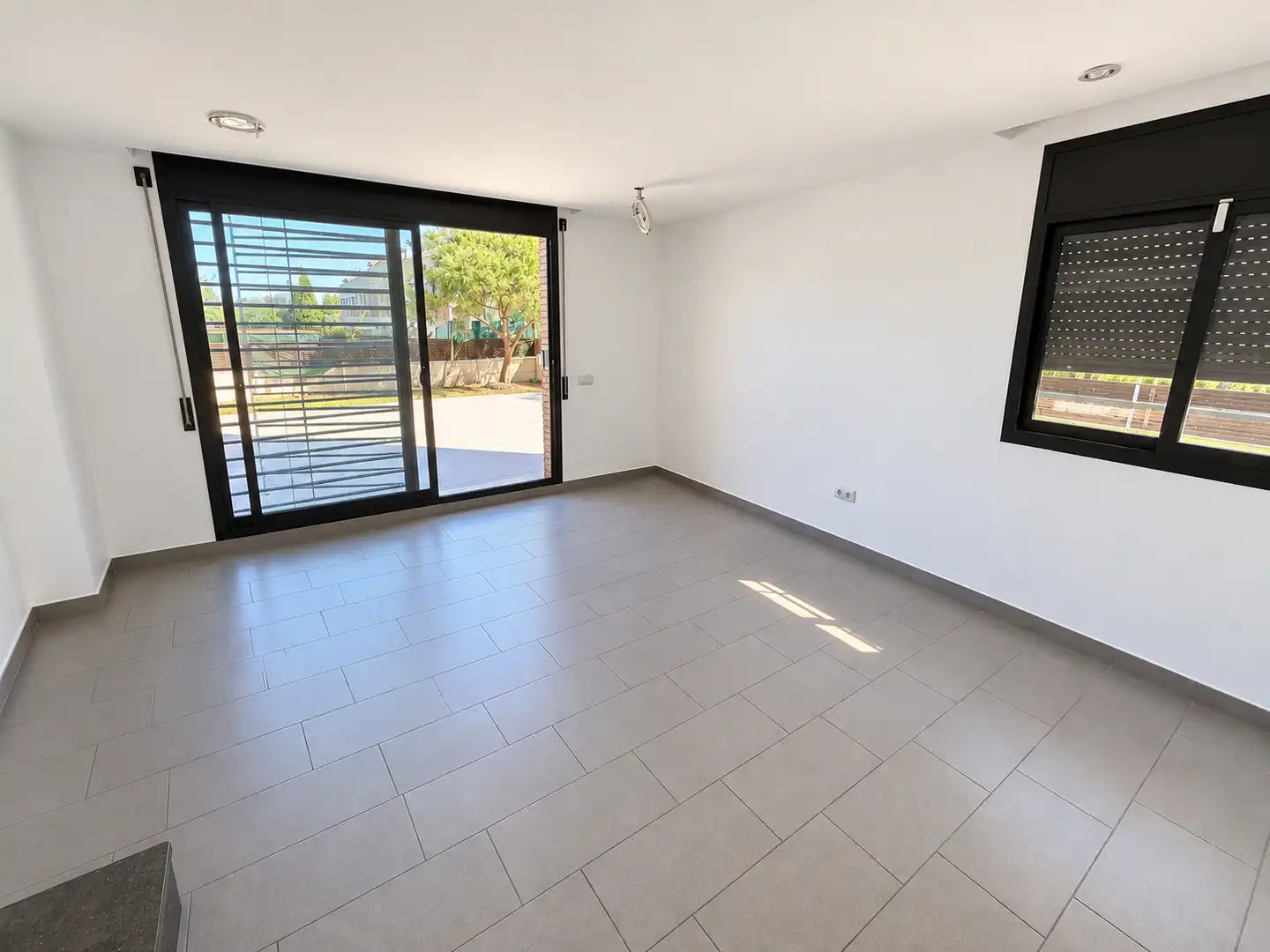 Sala de estar de Casa o chalet en venta en Vilanova i la Geltrú con Aire acondicionado, Calefacción y Jardín privado