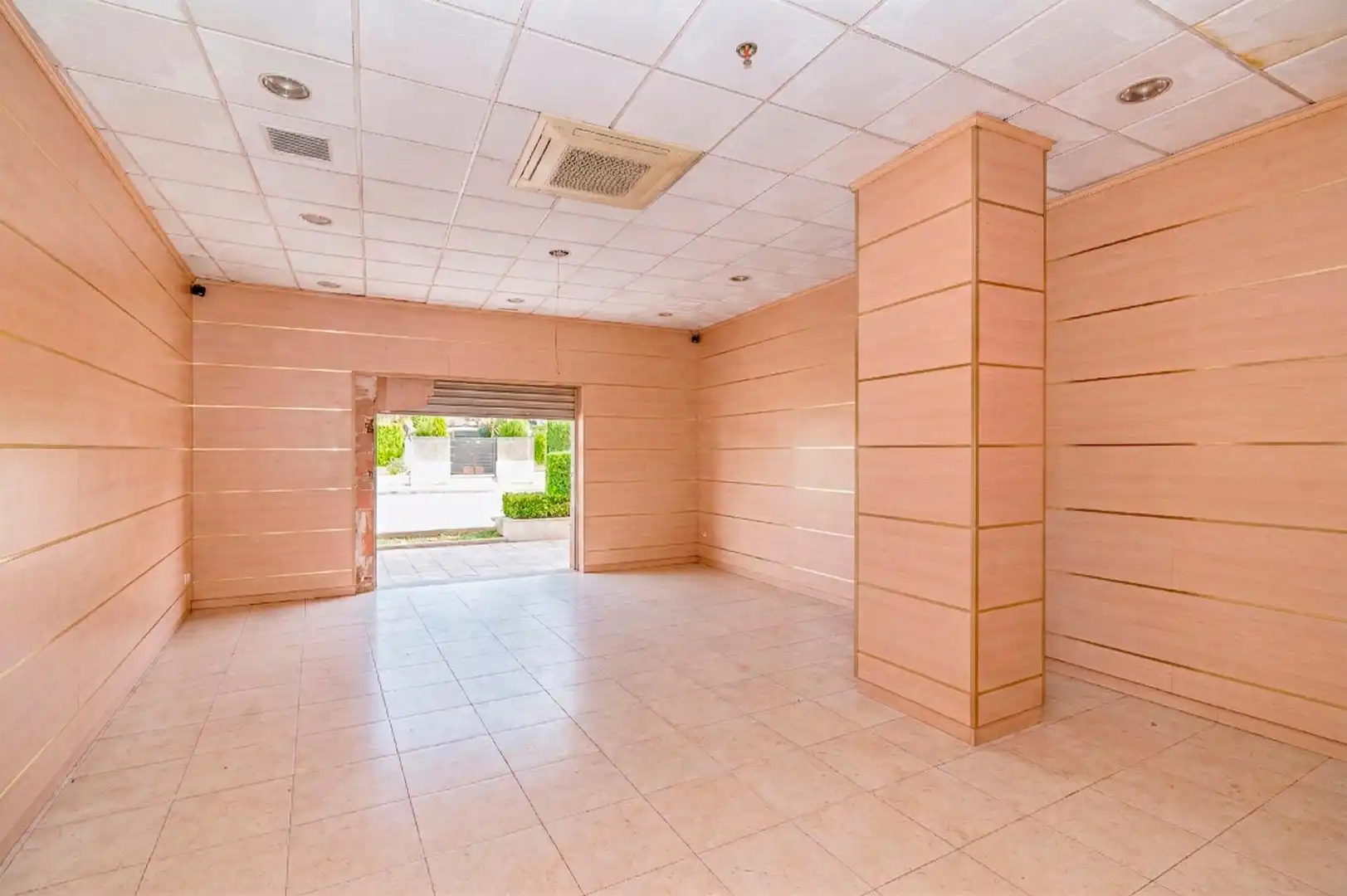 Local comercial en venda a Beiro
