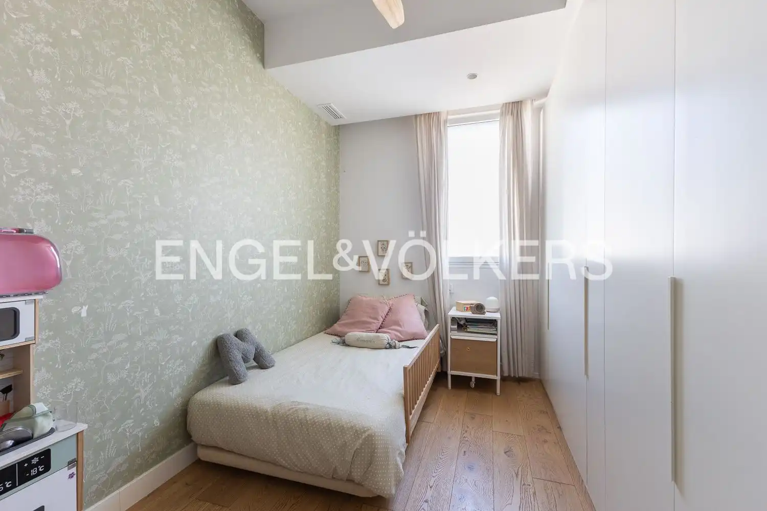 Bedroom of Attic for sale in Valencia  with Air Conditioner, Heating and Terrace