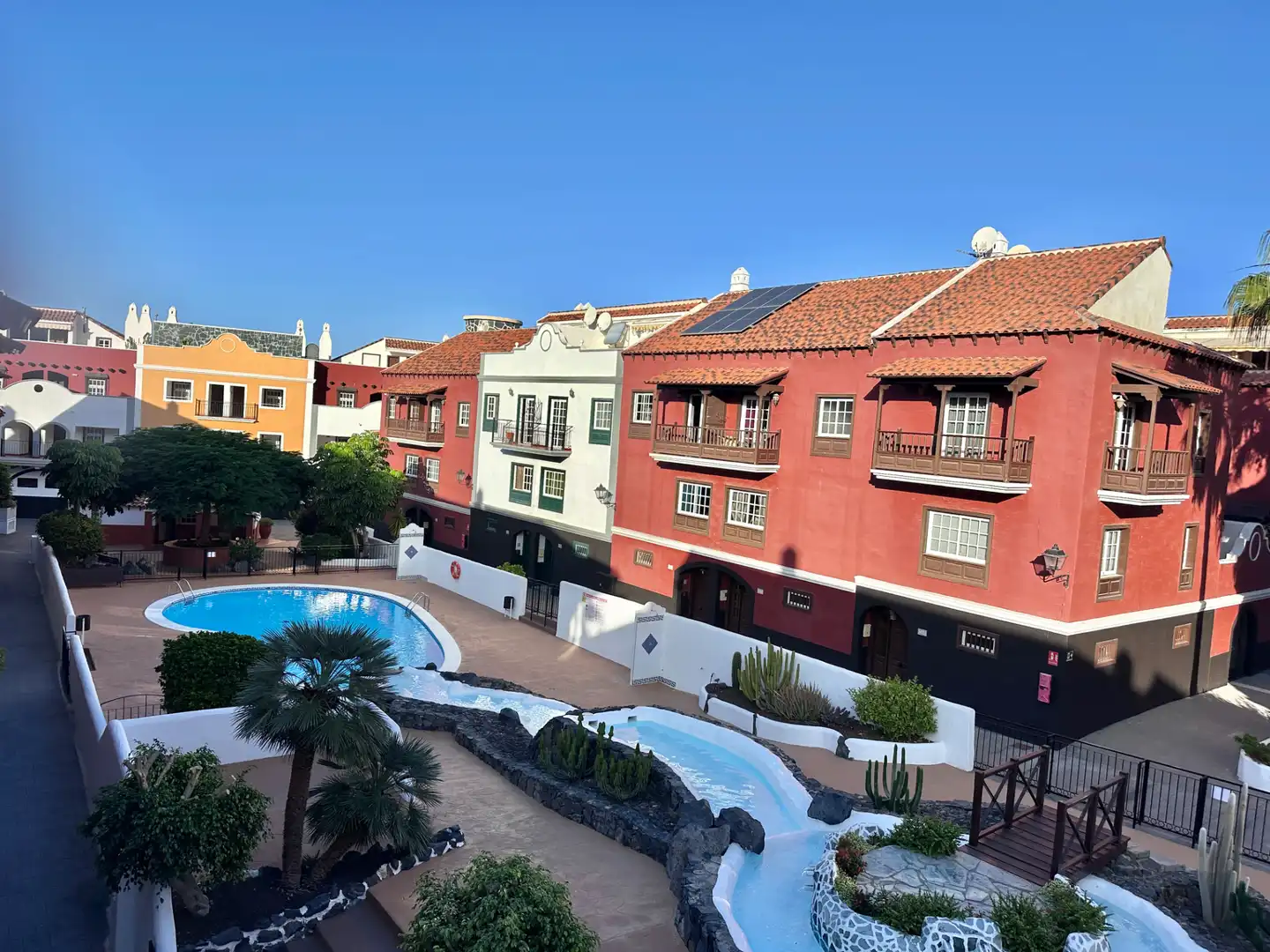 Vista exterior de Casa adosada en venda en Adeje amb Terrassa, Moblat i Rentadora
