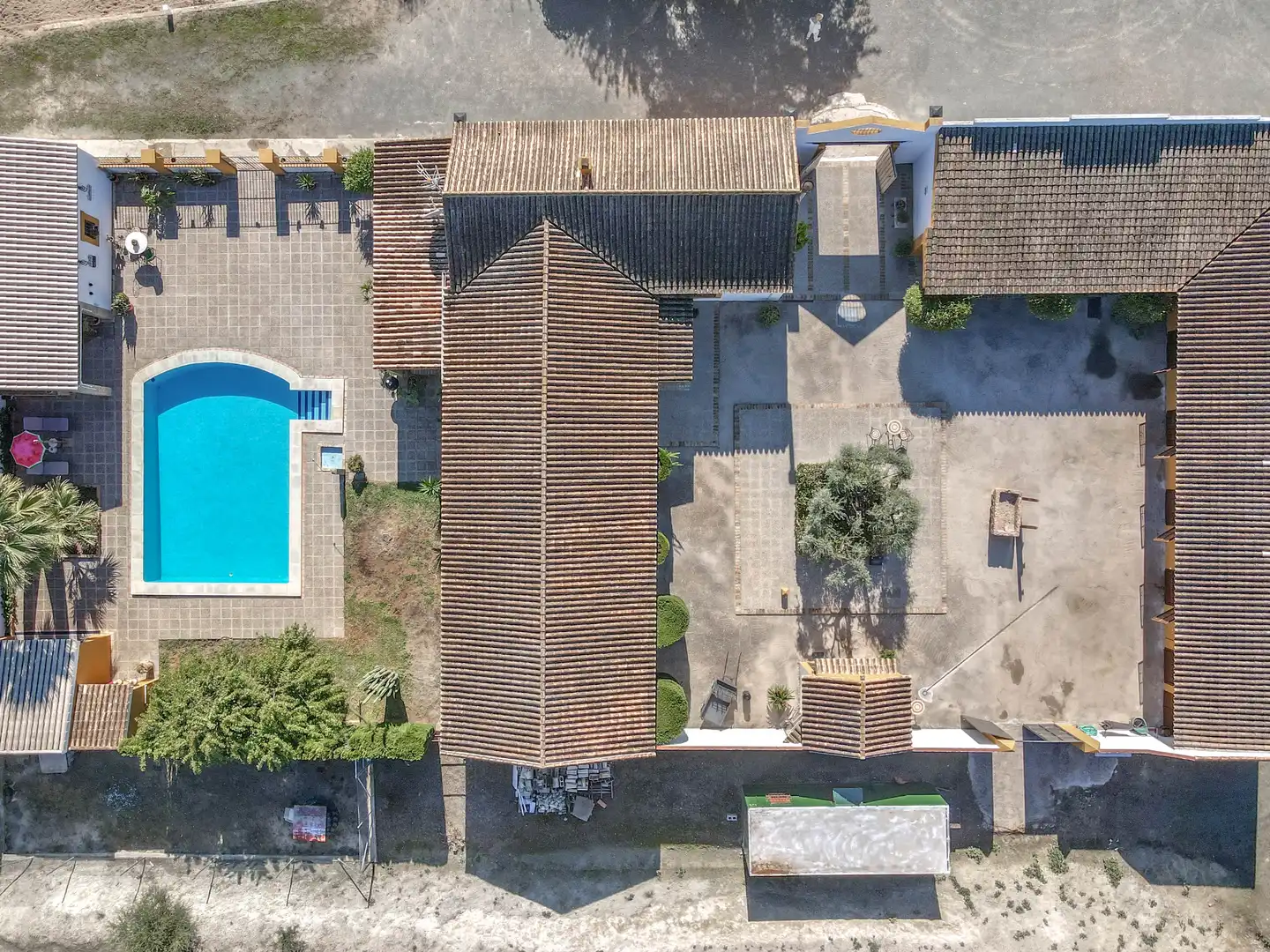 Exterior view of Houses for sale in Morón de la Frontera  with Air Conditioner, Private garden and Swimming Pool