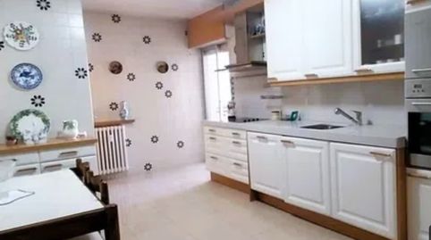 PISO EN PLENO CENTRO DE LEON CON GARAJE DE CUATRO DORMITORIOS