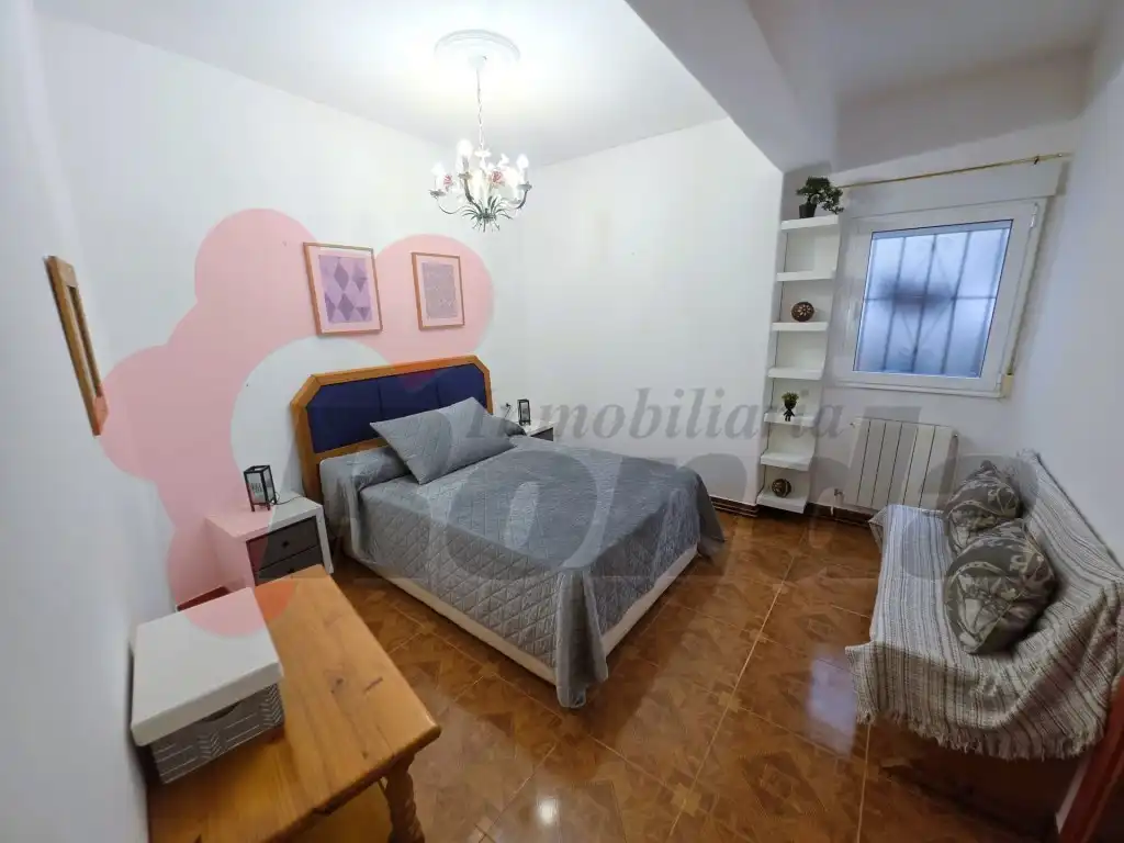 Schlafzimmer von Wohnungen zur Miete in Lugo mit Möbliert
