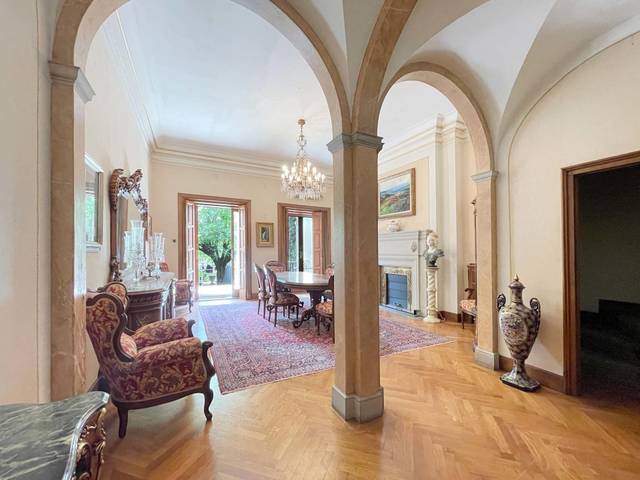 Casa-chalet en Venta en Centre