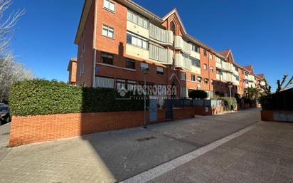 Exterior view of Flat for sale in Alcalá de Henares  with Community pool