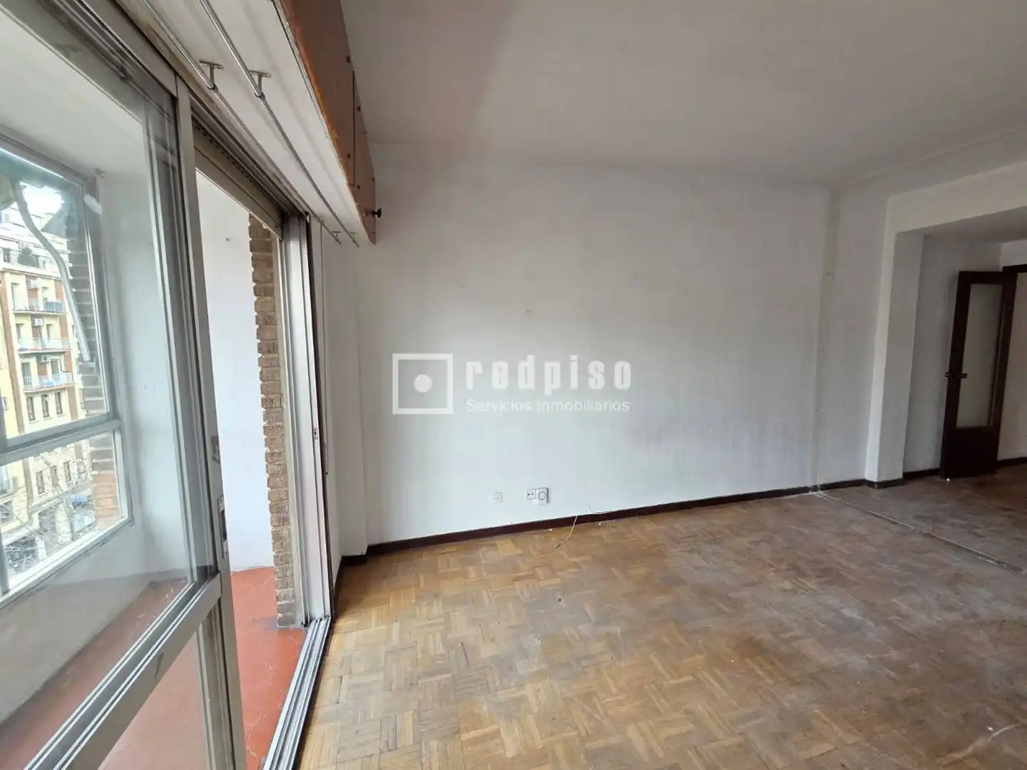 Dormitori de Pis en venda en Madrid amb Calefacció, Jardí privat i Parquet