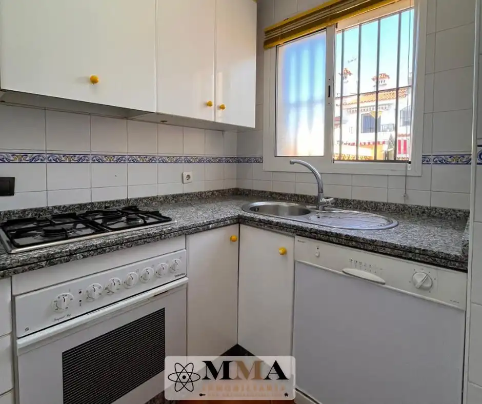 Cuina de Casa adosada en venda en El Portil amb Aire condicionat, Calefacció i Jardí privat
