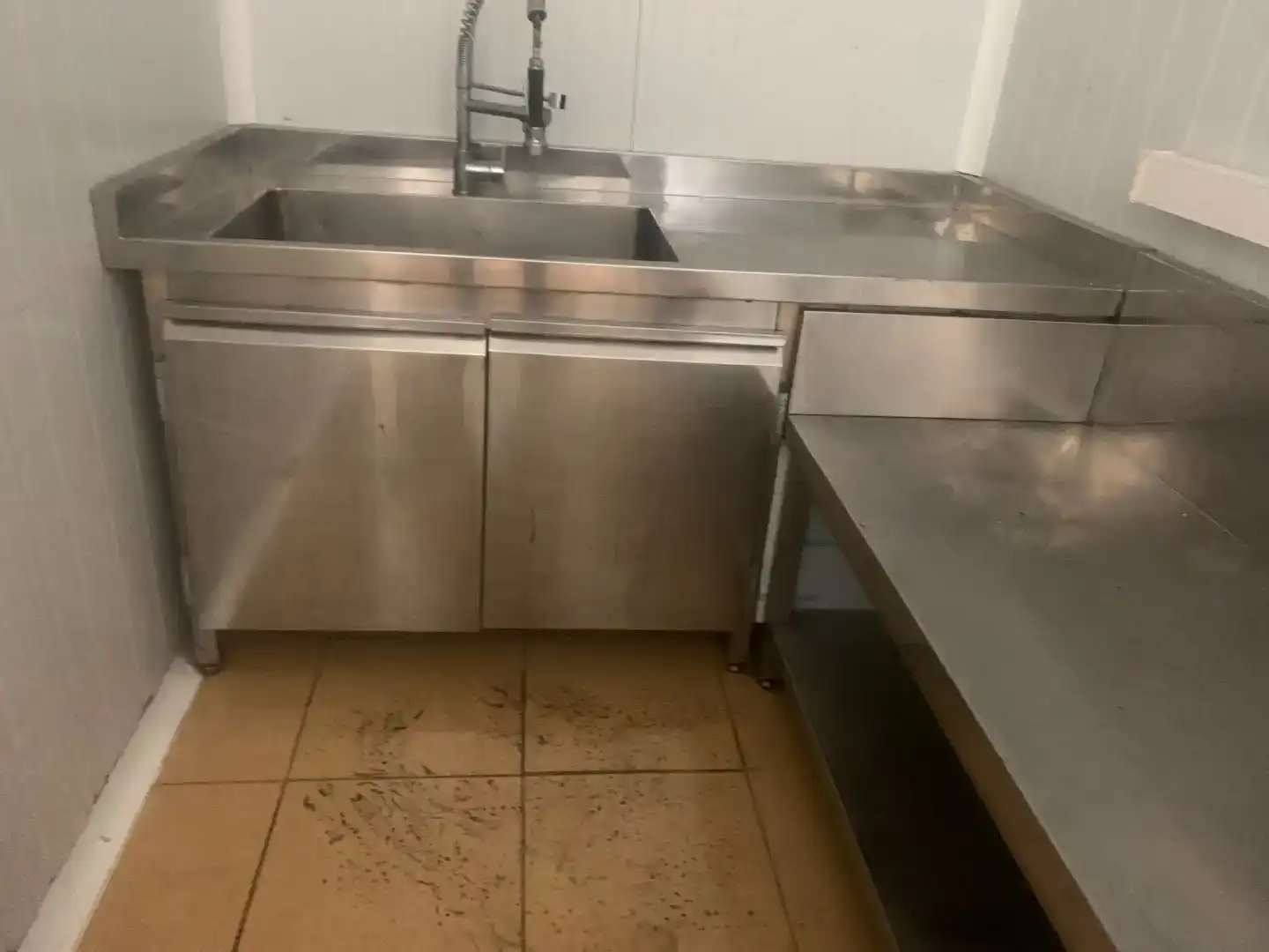 Küche von Fabrikhallen zur Miete in Bueu