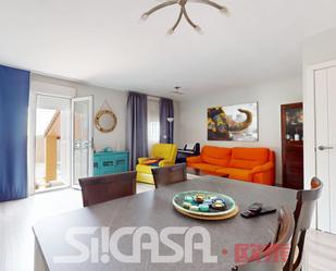 Sala d'estar de Casa o xalet en venda en Parla amb Aire condicionat, Calefacció i Jardí privat
