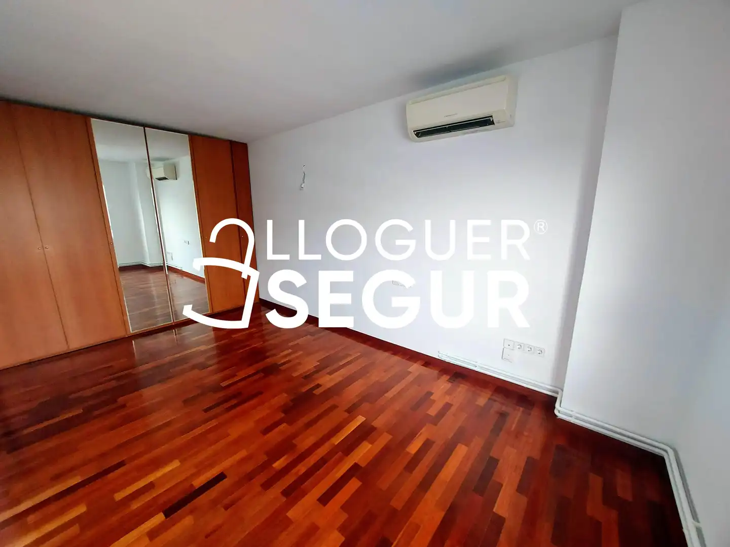 Flat for rent in de Sabino Arana , La Maternitat i Sant Ramon