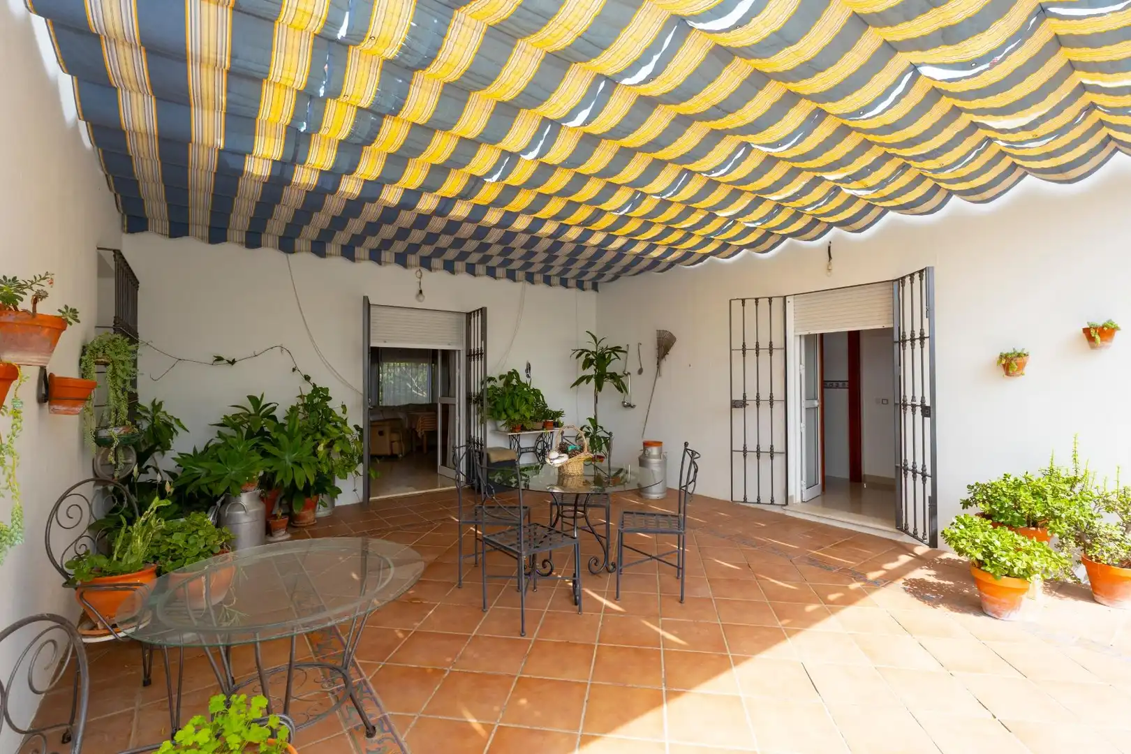 Terrassa de Casa o xalet en venda en Sanlúcar la Mayor amb Jardí privat, Traster i Piscina