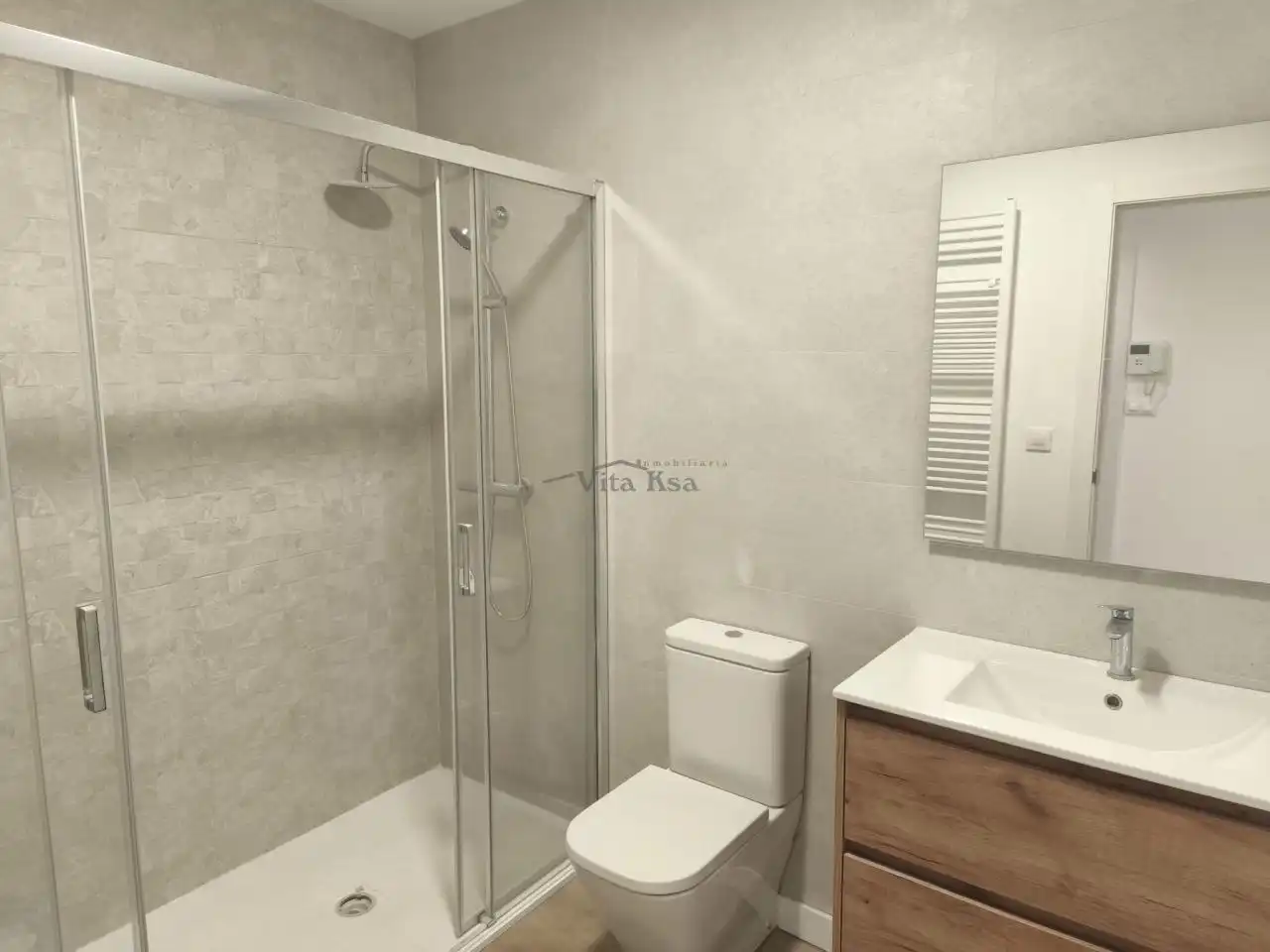Badezimmer von Wohnungen zum Verkauf in Ourense Capital  mit Heizung und Terrasse