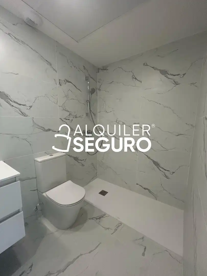 Baño de Piso de alquiler en Torrejón de Ardoz con Aire acondicionado, Calefacción y Trastero