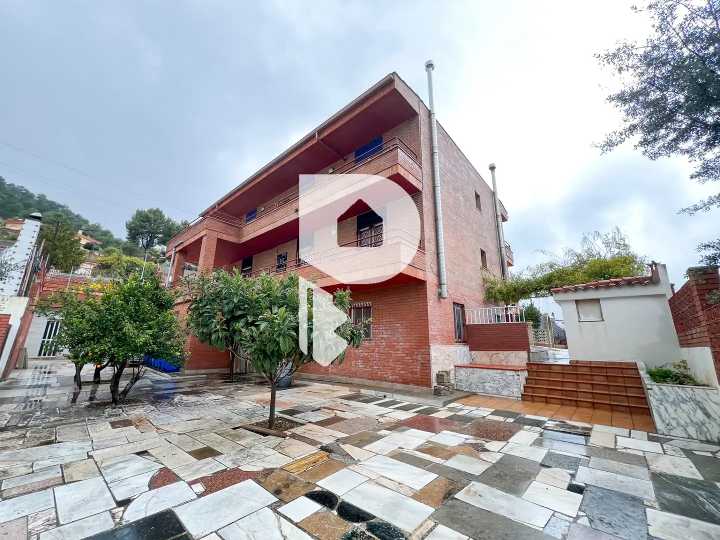 Vista exterior de Casa o xalet en venda en Vallirana amb Aire condicionat, Calefacció i Jardí privat