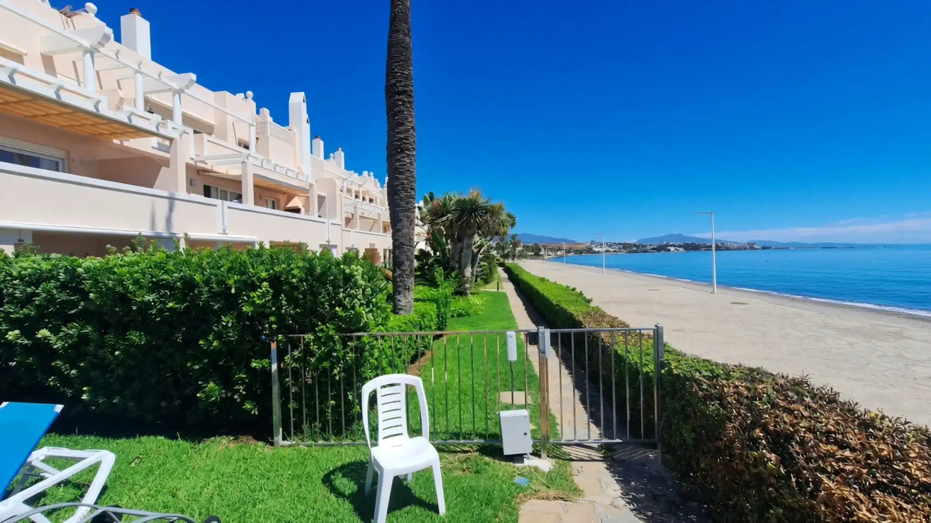 Vista exterior de Apartament en venda en Estepona amb Aire condicionat, Calefacció i Terrassa