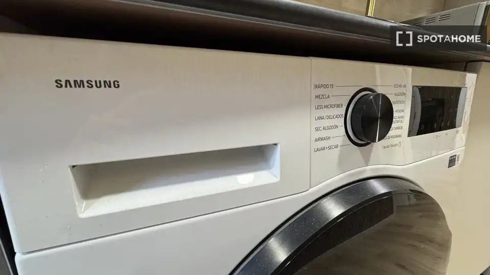 Außenansicht von Wohnung zur Miete in Madrid mit Klimaanlage, Heizung und Möbliert