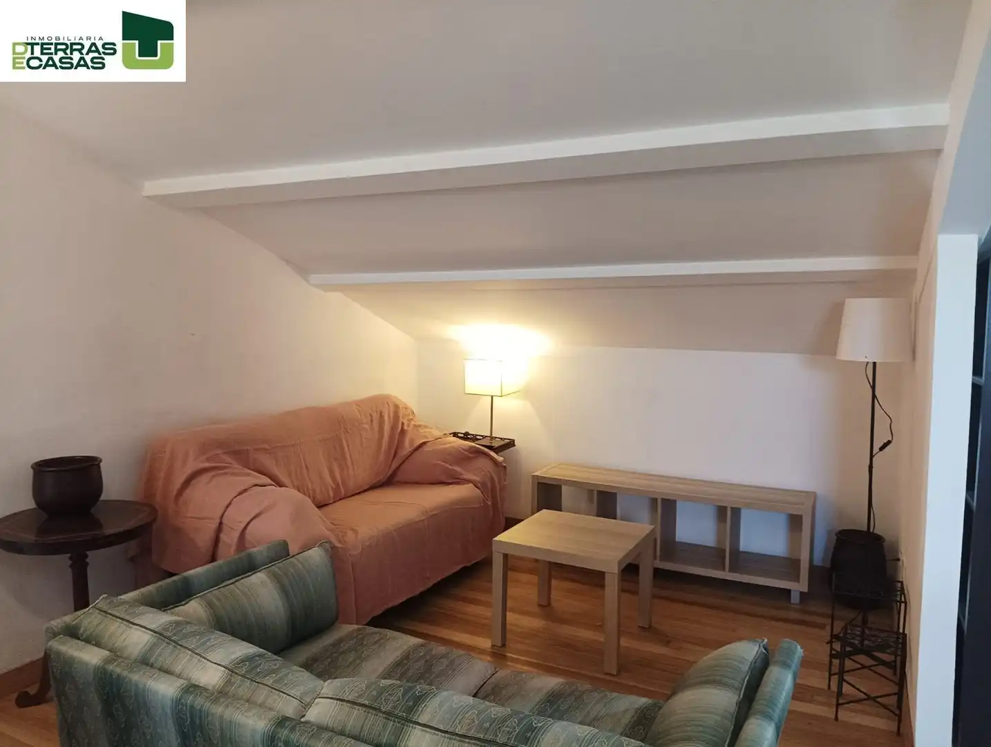 Sala de estar de Ático para compartir en Pontevedra Capital  con Calefacción, Terraza y Amueblado