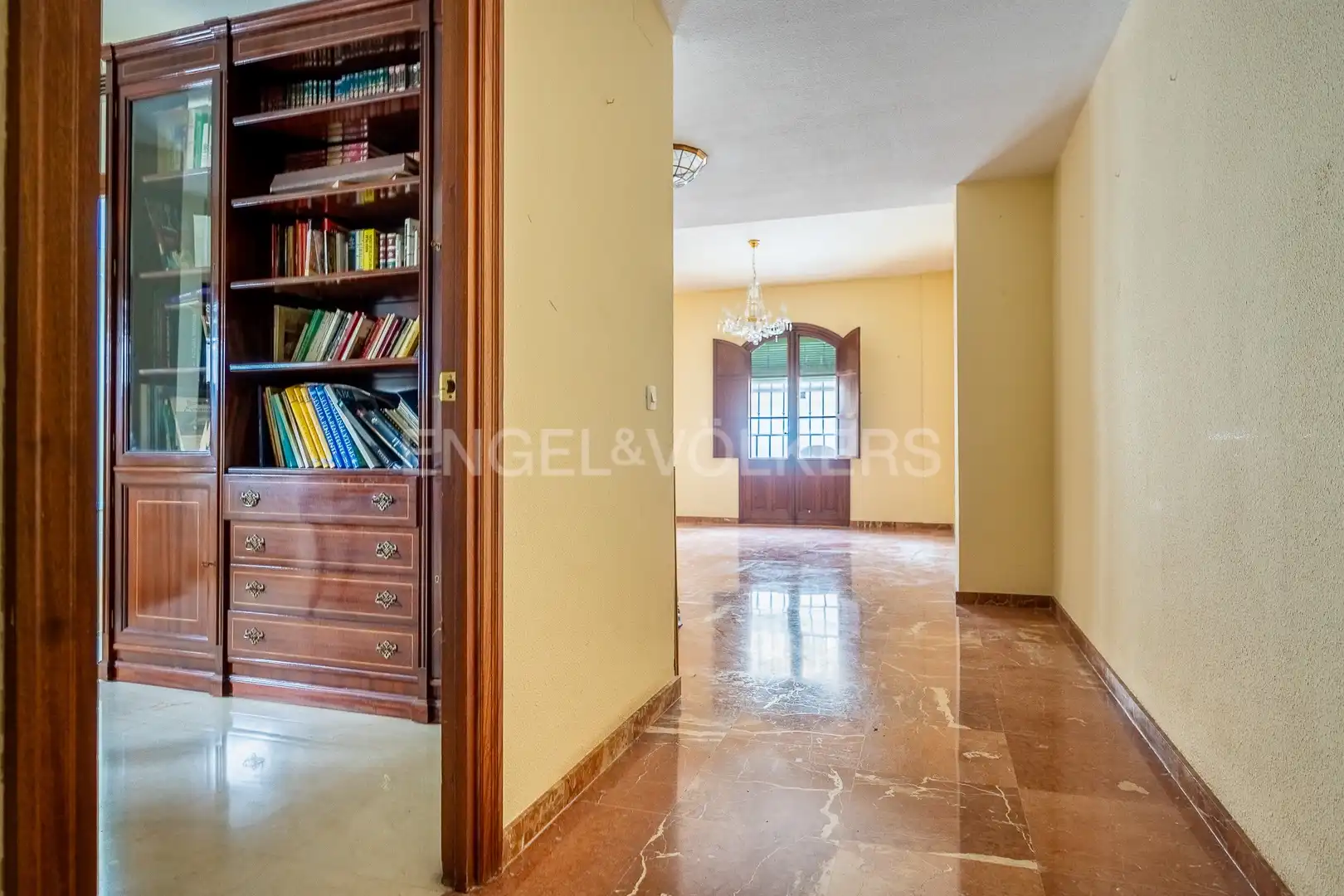 Flat for sale in Sevilla  with Air Conditioner and Heating