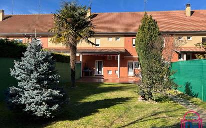 Exterior view of Single-family semi-detached for sale in León Capital   with Heating