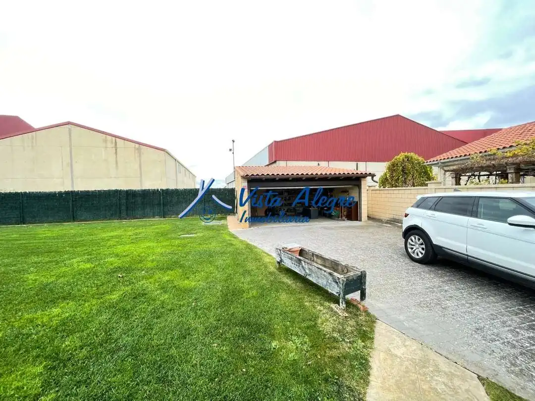 Vista exterior de Casa o chalet en venta en Cuzcurrita de Río Tirón con Calefacción, Jardín privado y Terraza