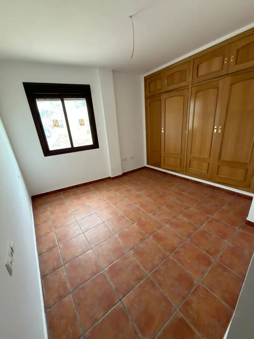 Piso en venta en Alcaucín con Terraza, Horno y Piscina comunitaria