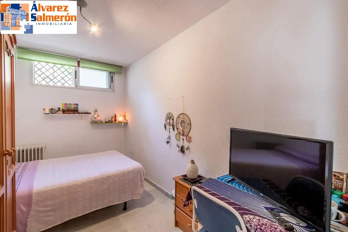 Bedroom of Flat for sale in Granada  with Heating and Storage room