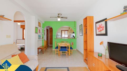 Apartamento con piscina comunitaria, en la provincia de Alicante, en la ciudad de Torrevieja. 2 habitaciones | 59 m² | 250 metros, imatge 2