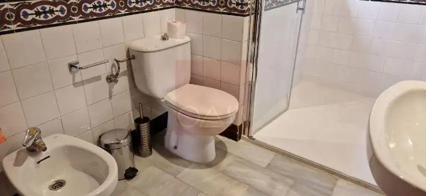 Bathroom of Attic for rent in Granada  with Air Conditioner, Heating and Terrace