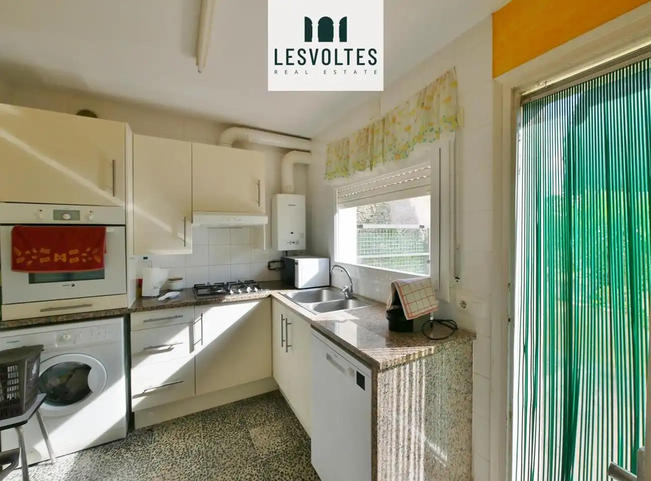 Cocina de Casa o chalet en venta en Verges con Calefacción, Jardín privado y Terraza