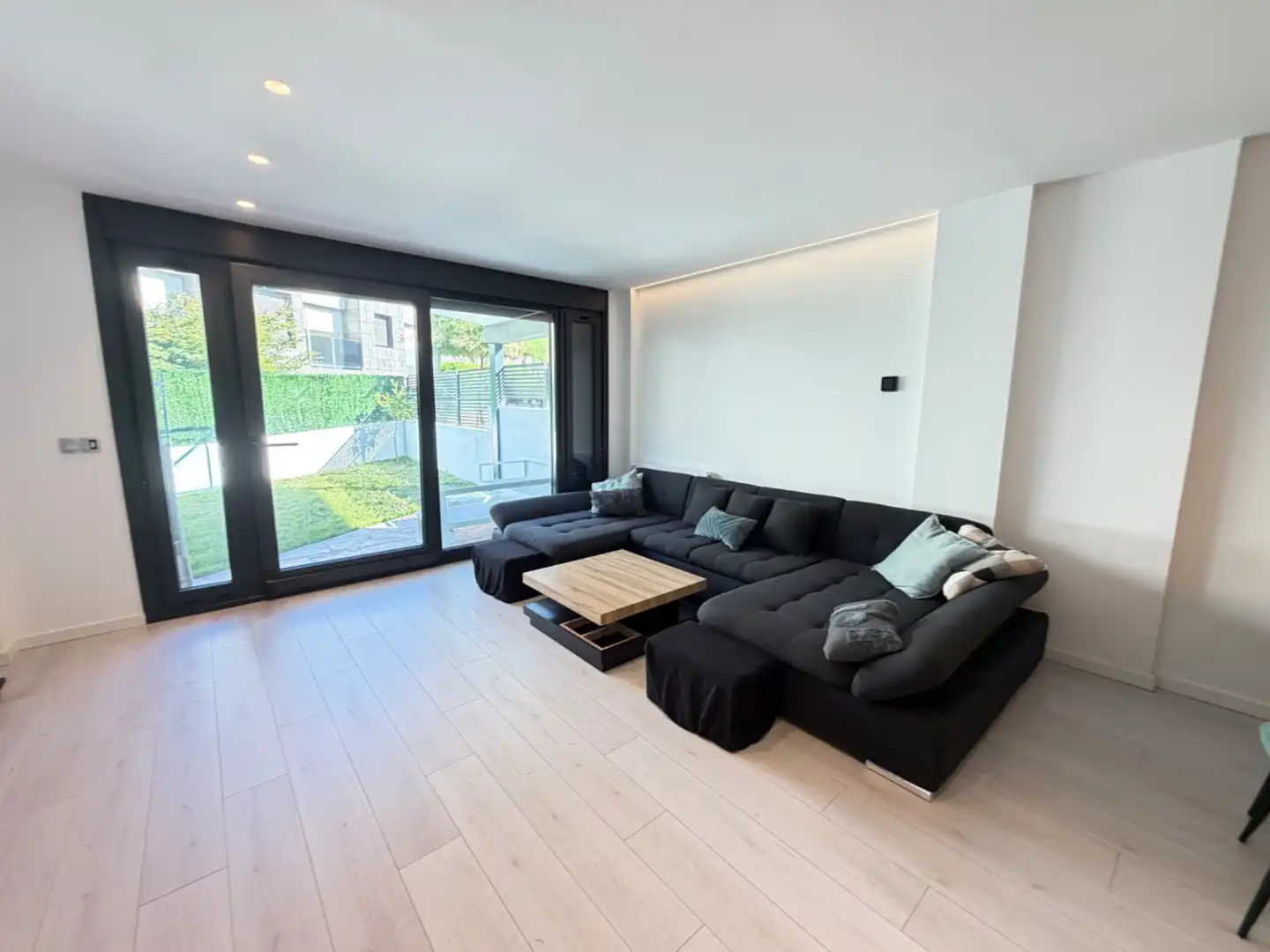 Sala de estar de Casa o chalet en venta en Castro-Urdiales con Calefacción, Jardín privado y Terraza