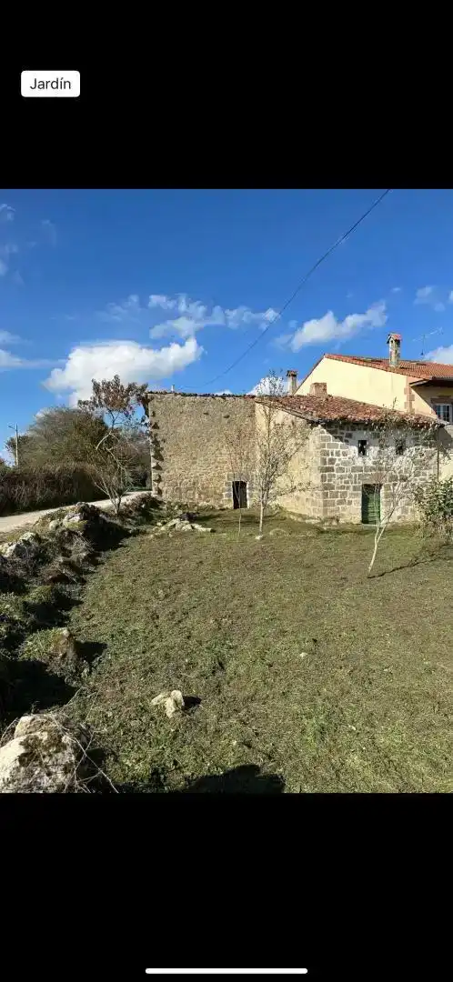 Casa adosada en venda en Valle de Valdebezana amb Jardí privat