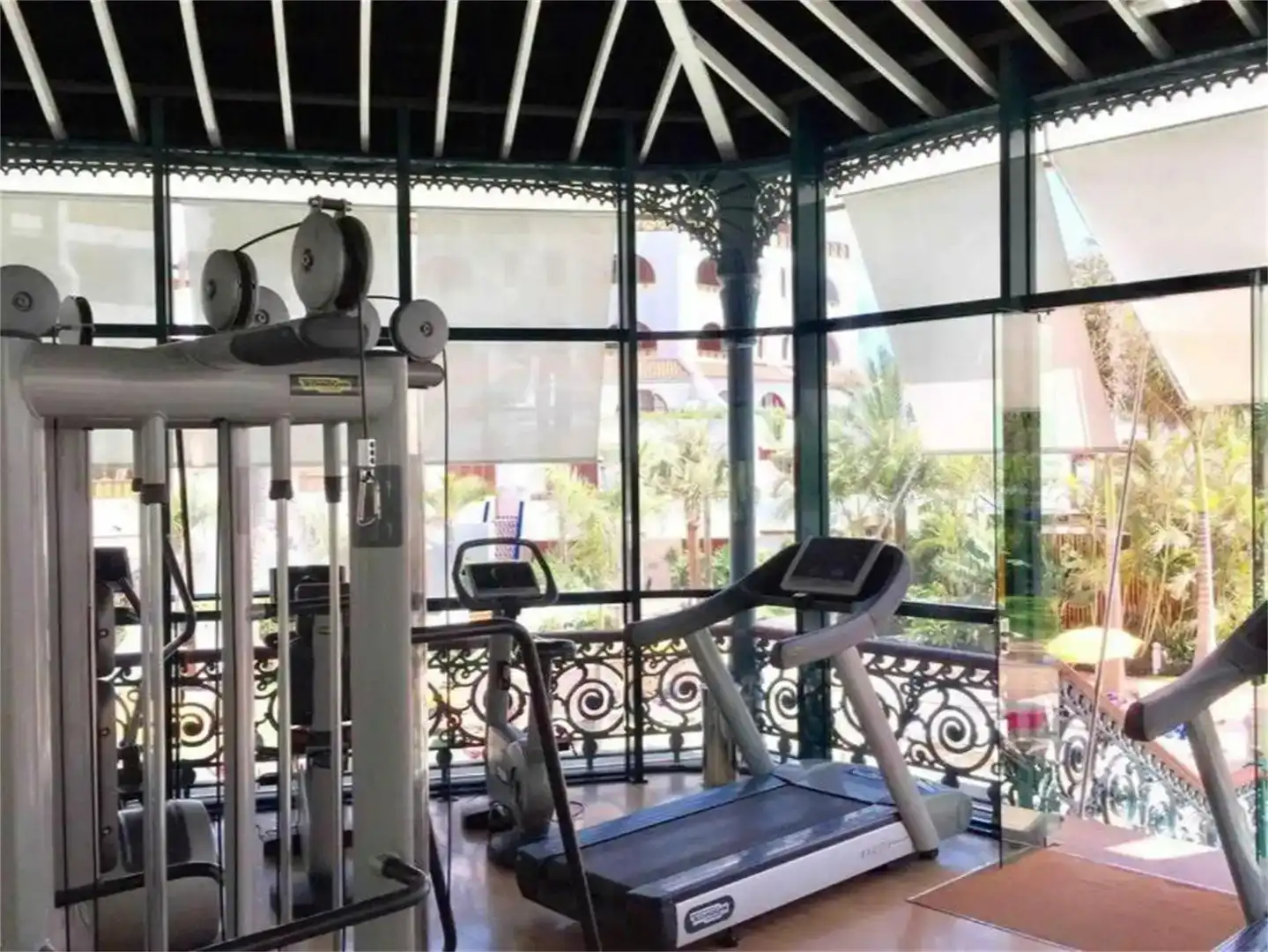 Dúplex en venta en Arona con Jardín privado, Piscina y Amueblado