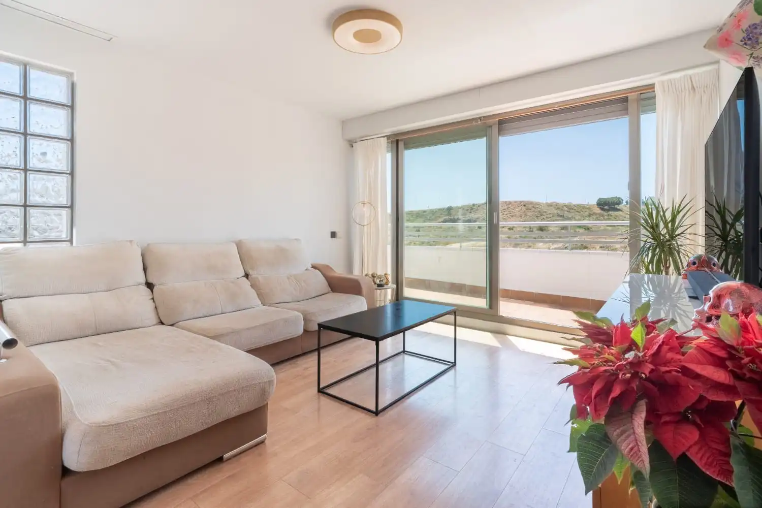 Sala de estar de Dúplex en venta en Mijas con Aire acondicionado, Terraza y Piscina