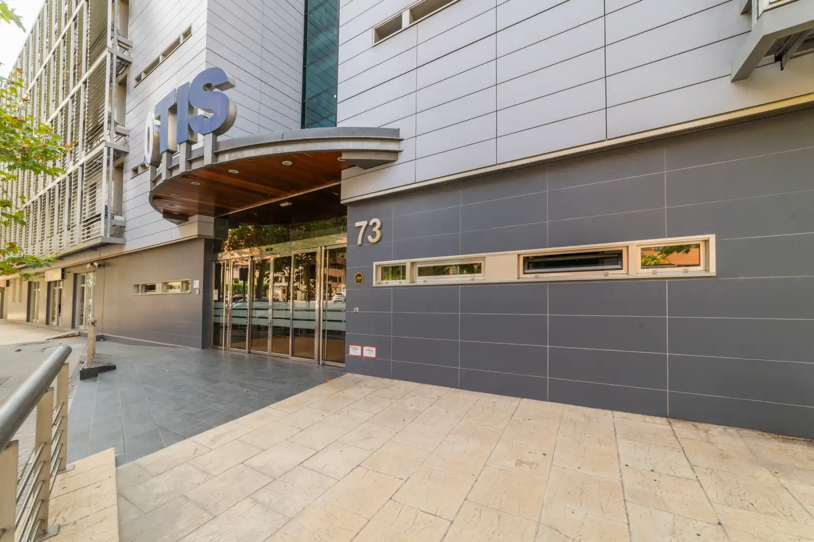 Exterior view of Office for rent in Madrid  with Air Conditioner, Internet and Alarm