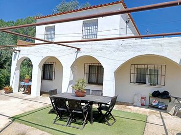 Country house with pool for sale in Mestral