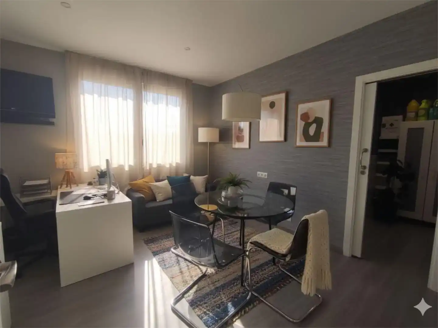 Sala d'estar de Casa o xalet en venda en León Capital  amb Piscina