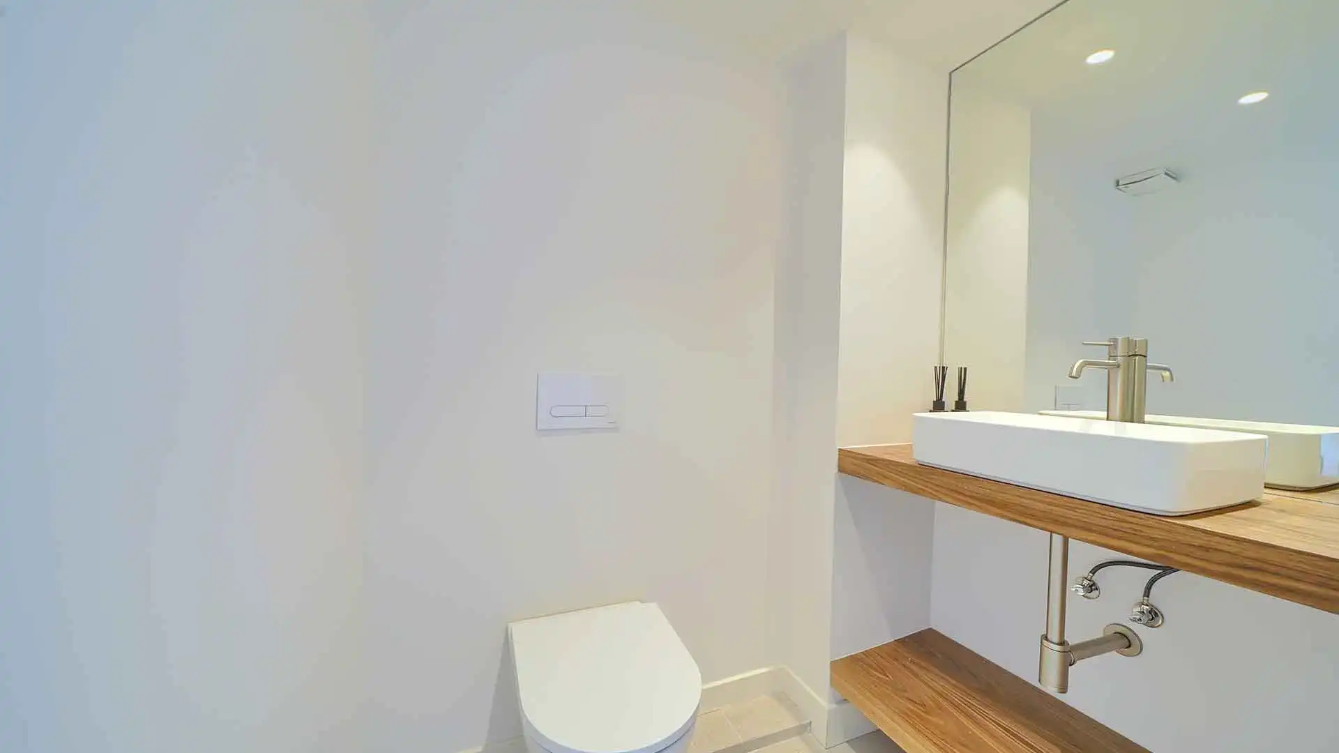 Bathroom of Attic for sale in Marbella  with Air Conditioner, Terrace and Storage room