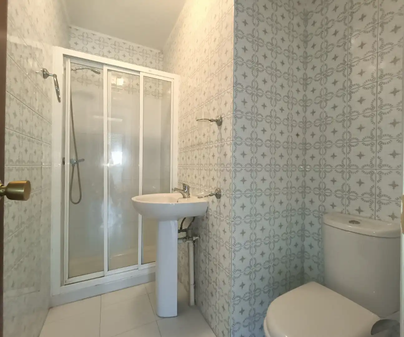 Baño de Piso en venta en Vigo  con Calefacción, Parquet y Trastero