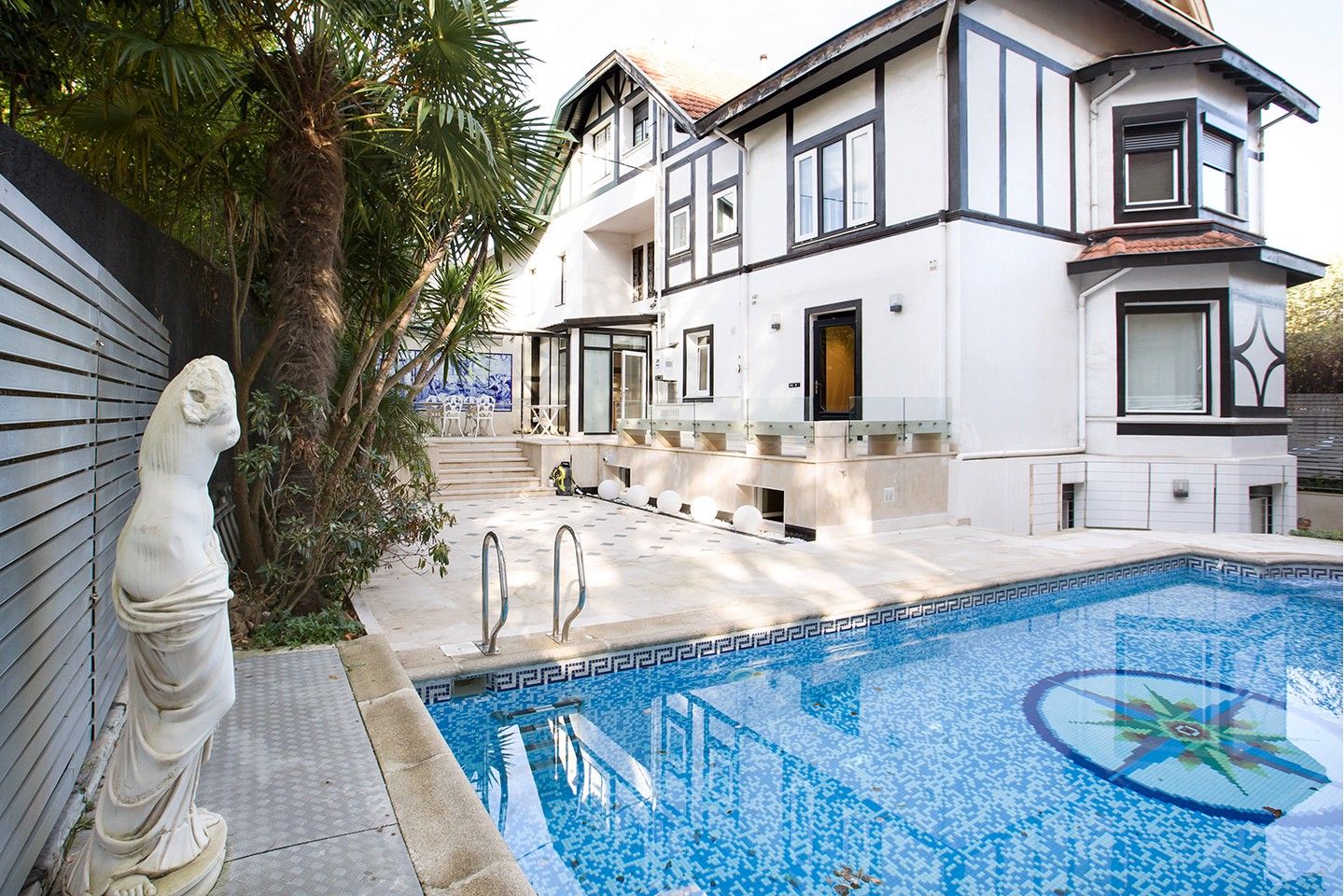 Swimming pool of Single-family semi-detached for sale in Getxo   with Air Conditioner, Heating and Private garden