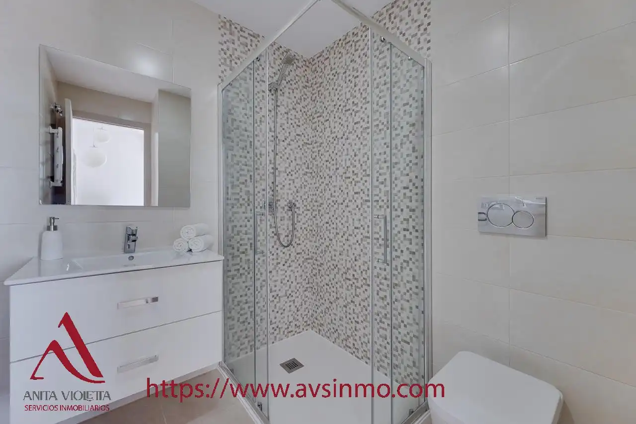Bany de Apartament de lloguer en Orihuela amb Aire condicionat, Moblat i Forn