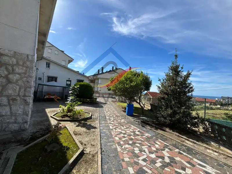 Vista exterior de Casa o xalet en venda en Piélagos amb Calefacció, Jardí privat i Parquet