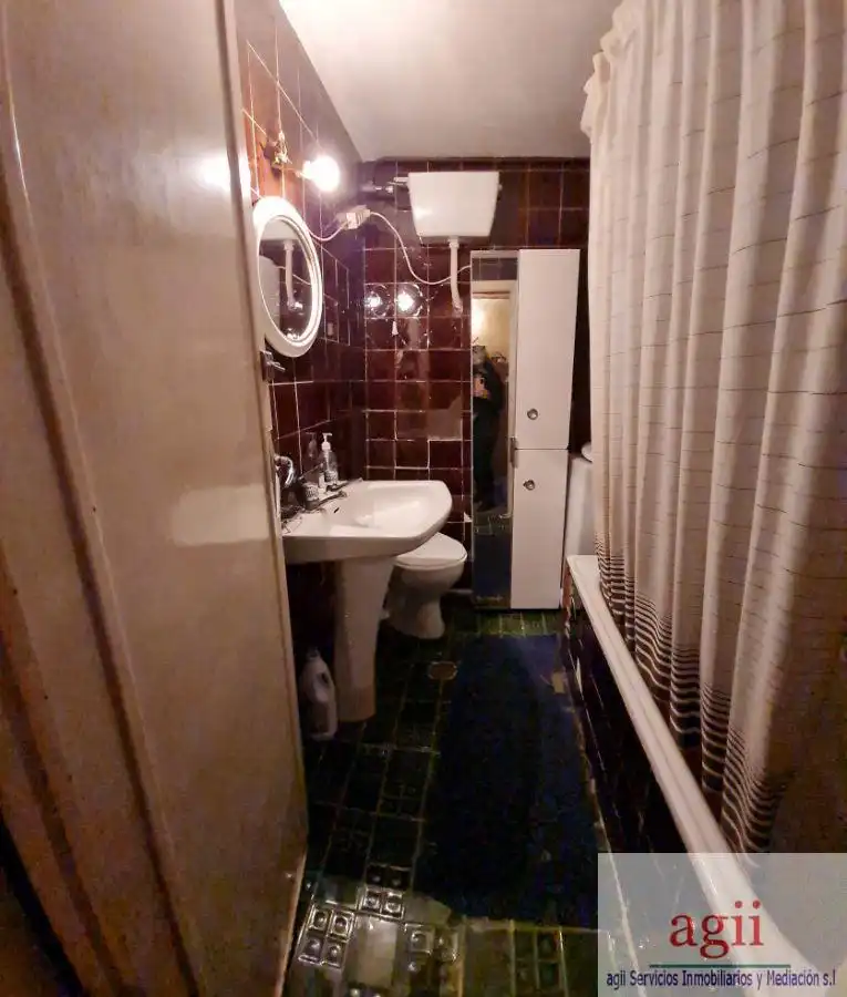 Bathroom of Houses for sale in Fuentelviejo