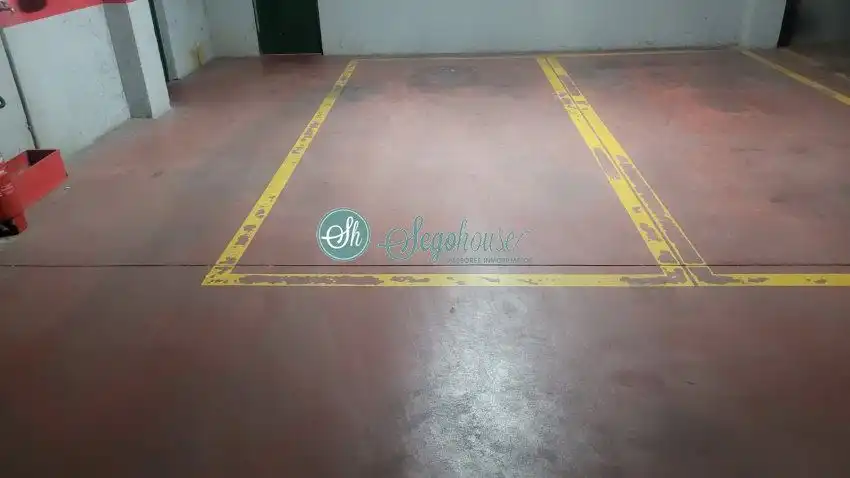 Parking de Piso de alquiler en Segovia con Calefacción y Parquet
