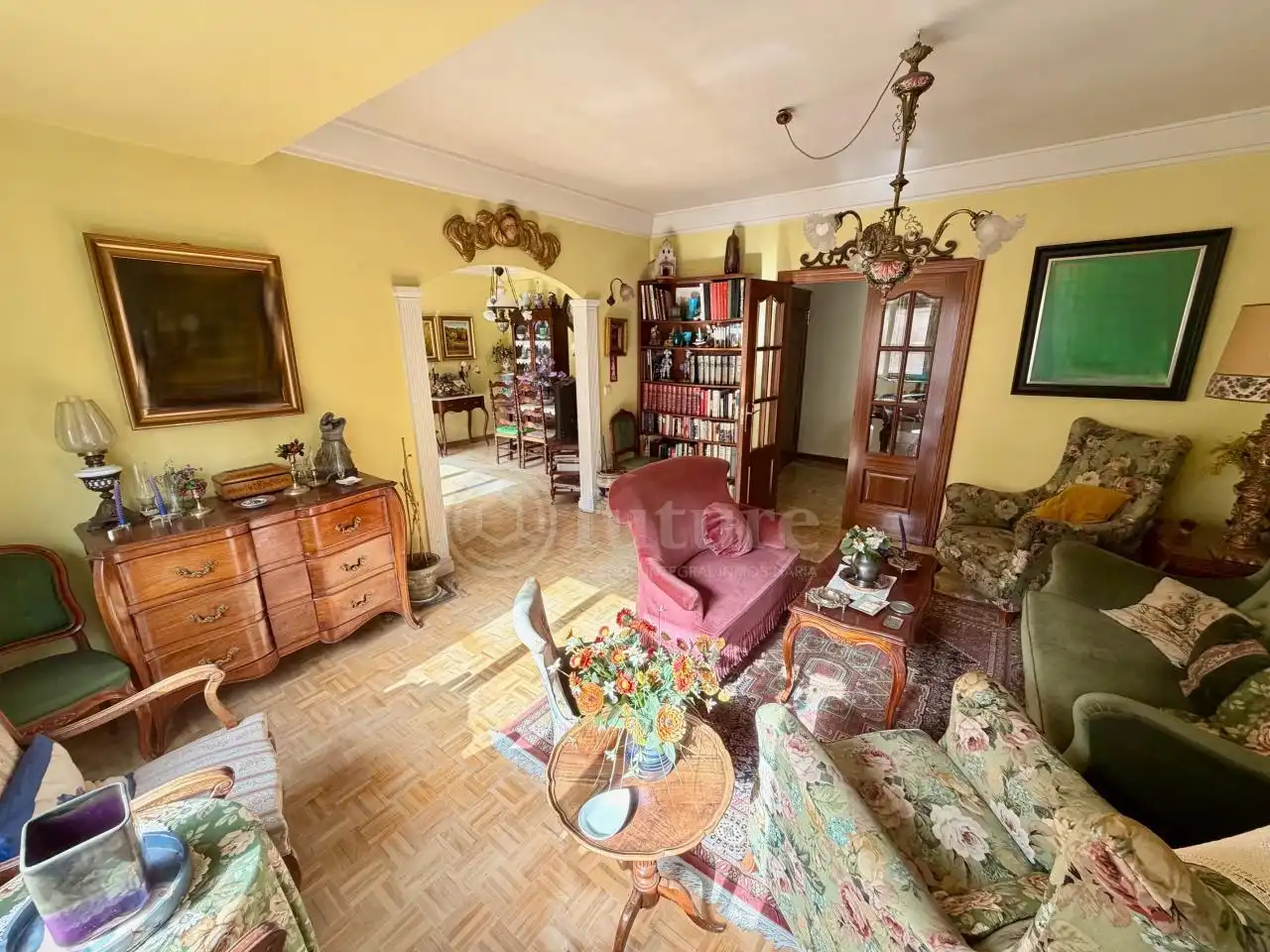 Sala d'estar de Pis en venda en Salamanca amb Calefacció, Parquet i Moblat