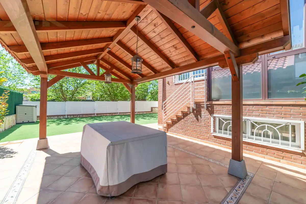 Casa adosada en venta en Altos del Olivar - El Caracol