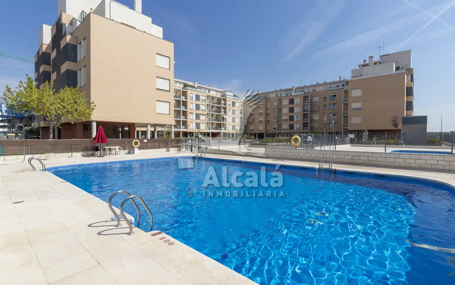 Schwimmbecken von Wohnung zum Verkauf in Alcalá de Henares mit Klimaanlage, Heizung und Privatgarten