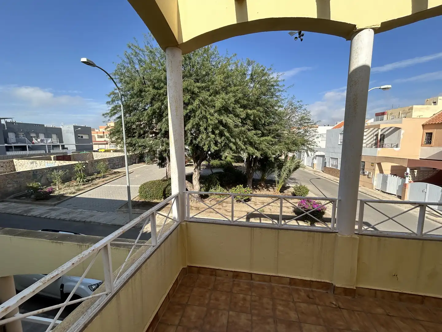 Vista exterior de Casa adosada en venda en Almería amb Aire condicionat, Calefacció i Terrassa