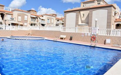 Piscina de Casa adosada en venda en Torrevieja amb Aire condicionat i Terrassa