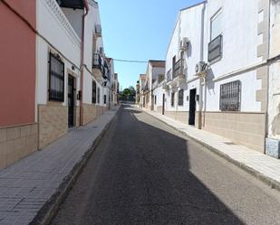Vista exterior de Casa adosada en venda en Linares amb Calefacció i Terrassa